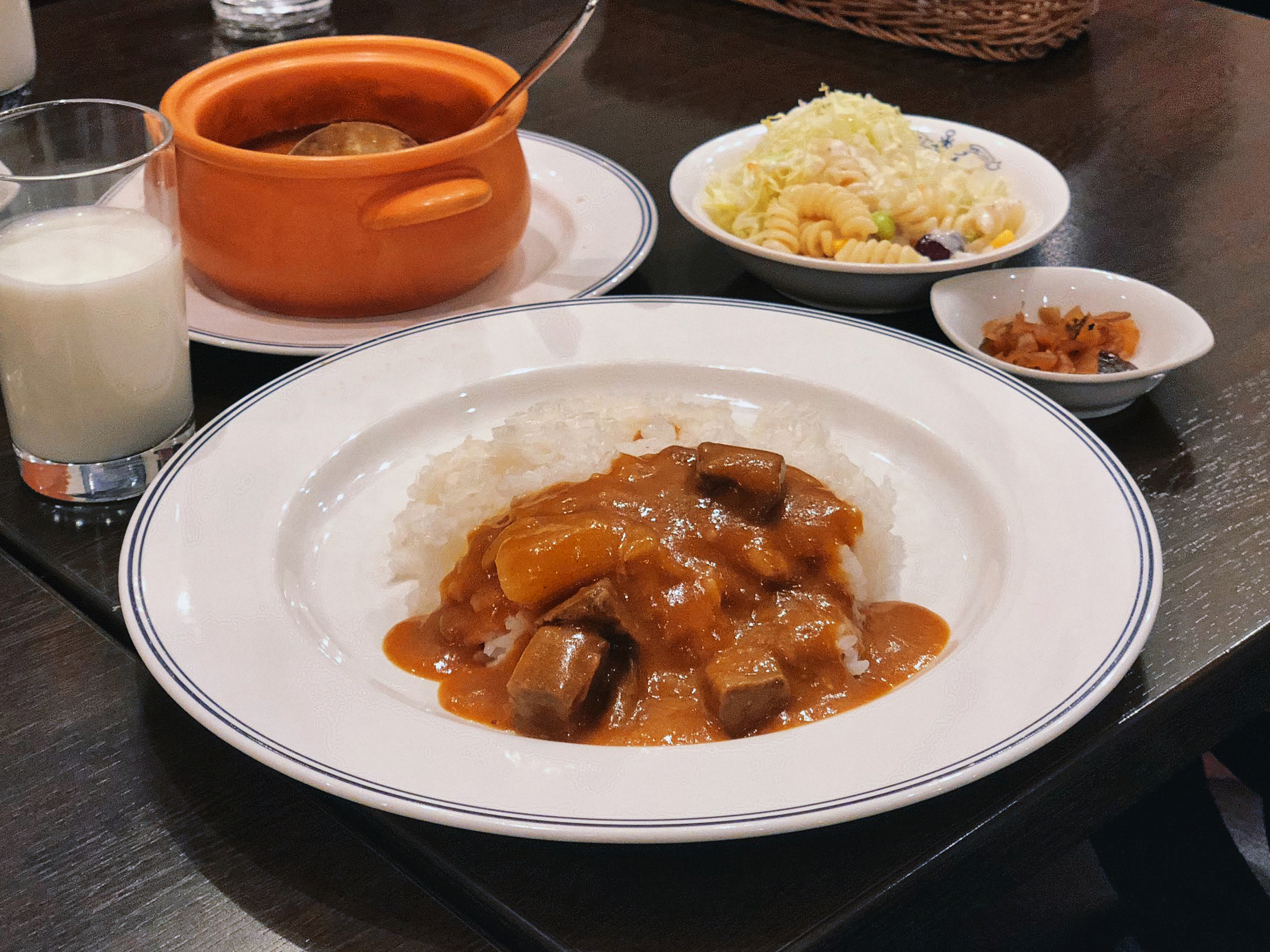よこすか海軍カレーの写真です。旧日本軍の兵食に由来するとされるカレーライスです。